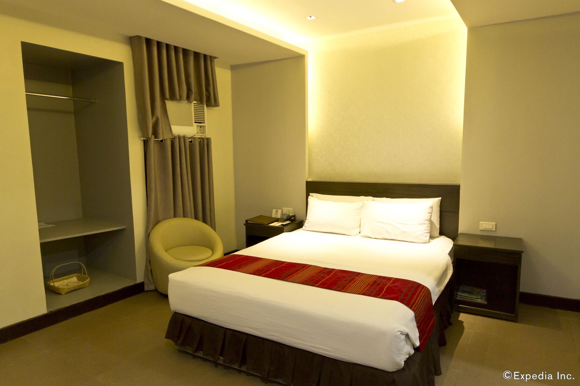 Castle Peak Hotel Cebu Exterior photo