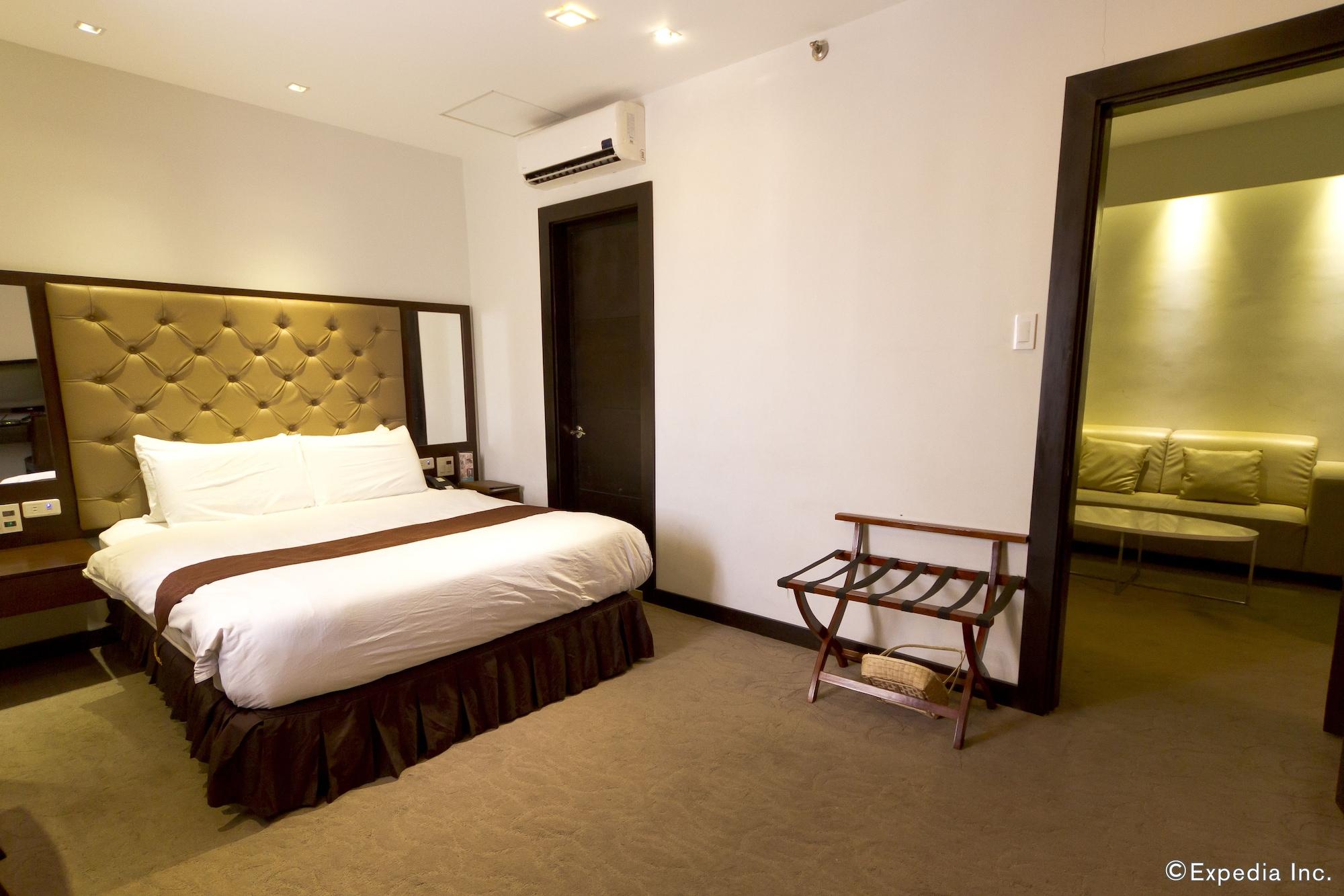 Castle Peak Hotel Cebu Exterior photo