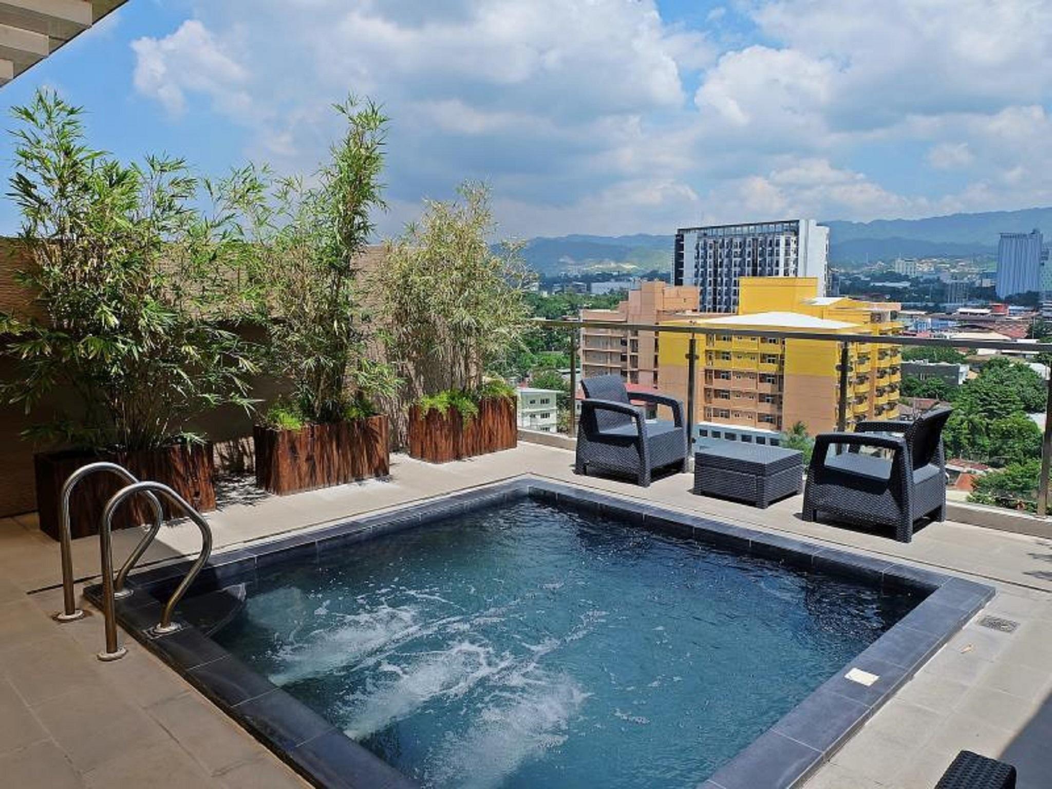 Castle Peak Hotel Cebu Exterior photo
