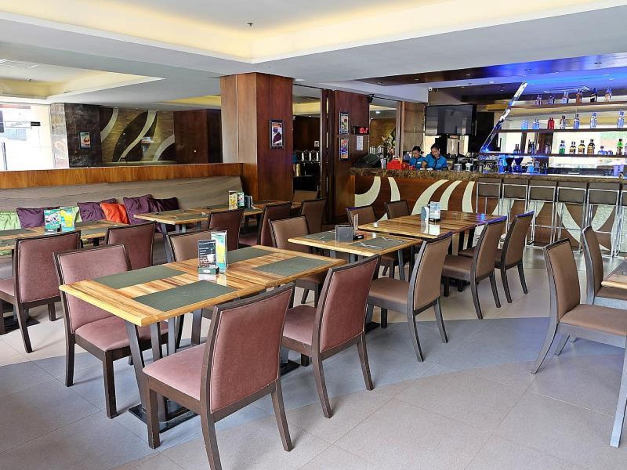 Castle Peak Hotel Cebu Exterior photo