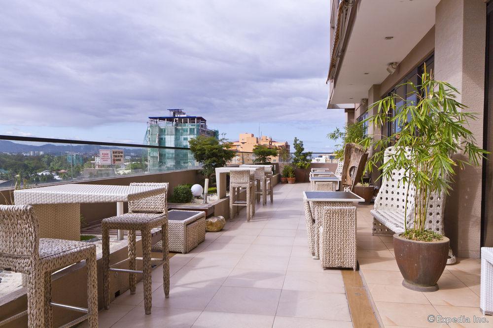 Castle Peak Hotel Cebu Exterior photo