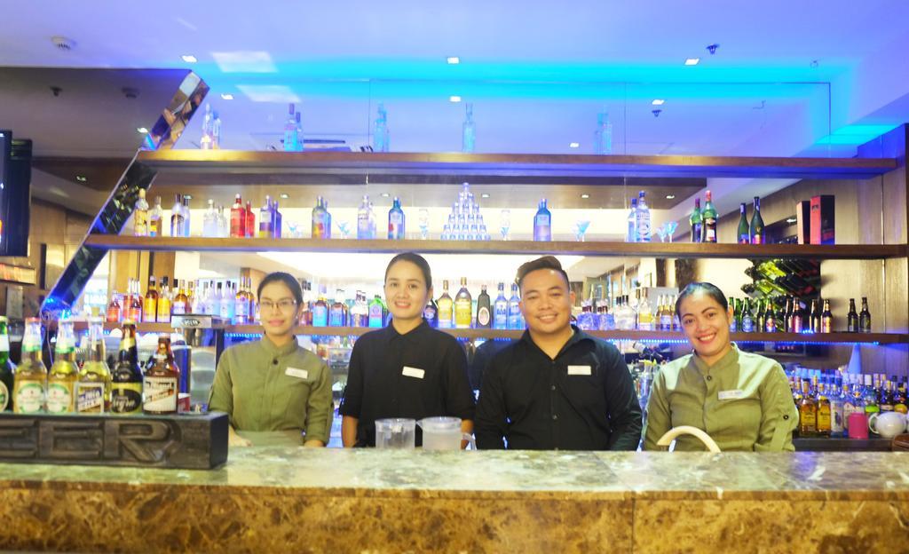Castle Peak Hotel Cebu Exterior photo