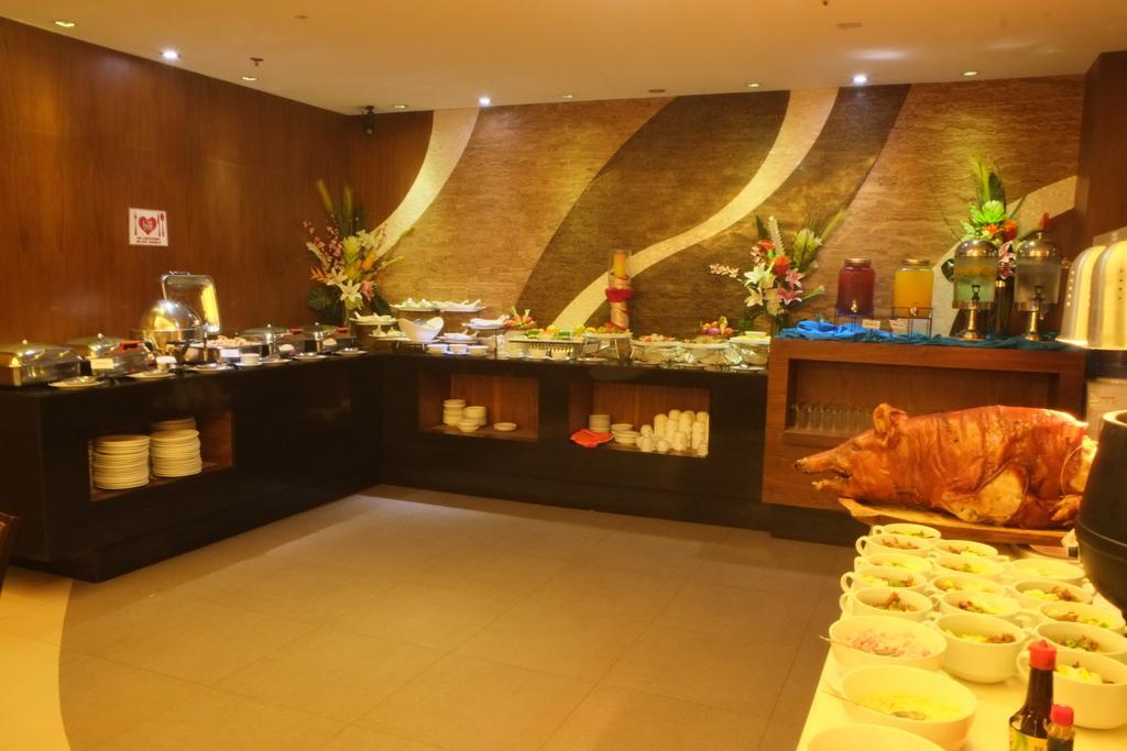 Castle Peak Hotel Cebu Exterior photo