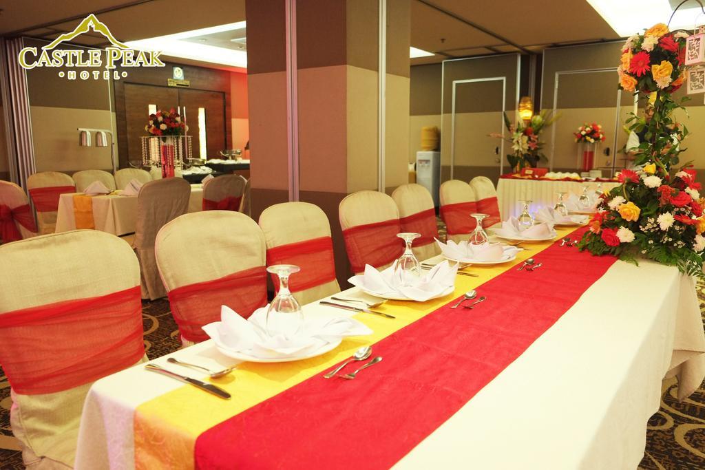 Castle Peak Hotel Cebu Exterior photo