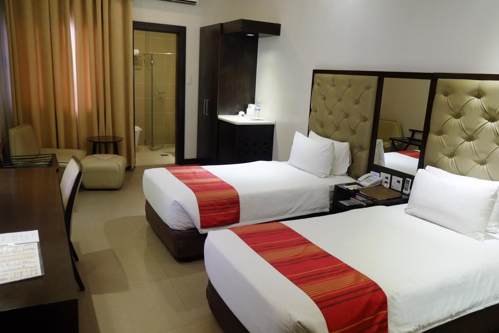 Castle Peak Hotel Cebu Exterior photo